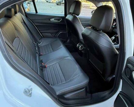 Белый Альфа Ромео Джулия, объемом двигателя 2 л и пробегом 47 тыс. км за 28500 $, фото 16 на Automoto.ua