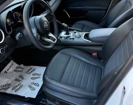 Белый Альфа Ромео Джулия, объемом двигателя 2 л и пробегом 47 тыс. км за 28500 $, фото 14 на Automoto.ua