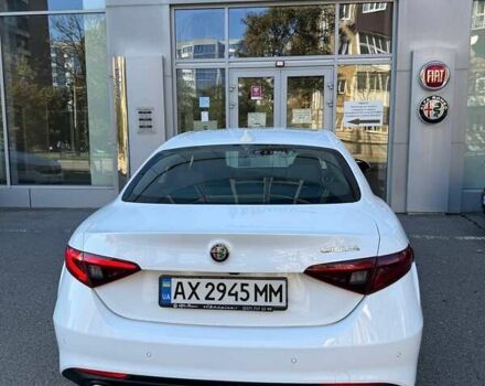 Белый Альфа Ромео Джулия, объемом двигателя 2 л и пробегом 47 тыс. км за 28500 $, фото 7 на Automoto.ua