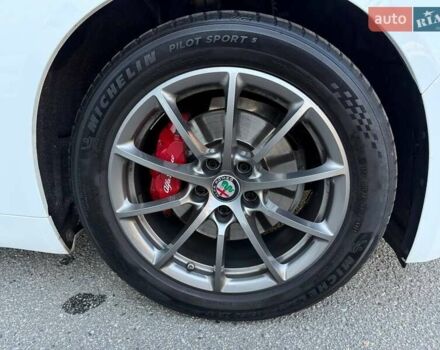 Белый Альфа Ромео Джулия, объемом двигателя 2 л и пробегом 47 тыс. км за 28500 $, фото 21 на Automoto.ua