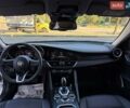 Белый Альфа Ромео Джулия, объемом двигателя 2 л и пробегом 47 тыс. км за 25700 $, фото 21 на Automoto.ua