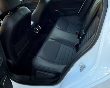 Белый Альфа Ромео Джулия, объемом двигателя 2 л и пробегом 47 тыс. км за 28500 $, фото 19 на Automoto.ua