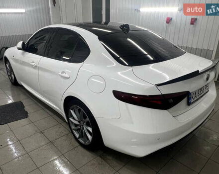 Белый Альфа Ромео Джулия, объемом двигателя 2 л и пробегом 35 тыс. км за 30000 $, фото 9 на Automoto.ua