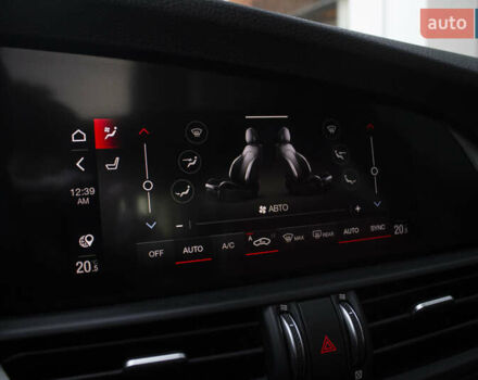 Белый Альфа Ромео Джулия, объемом двигателя 2 л и пробегом 28 тыс. км за 25000 $, фото 19 на Automoto.ua