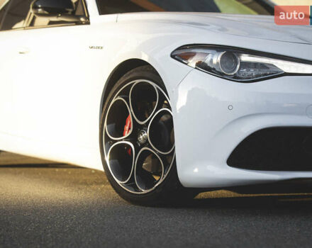 Белый Альфа Ромео Джулия, объемом двигателя 2 л и пробегом 28 тыс. км за 25000 $, фото 8 на Automoto.ua