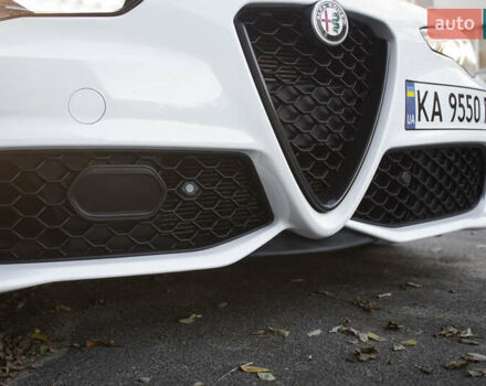Белый Альфа Ромео Джулия, объемом двигателя 2 л и пробегом 28 тыс. км за 25000 $, фото 43 на Automoto.ua
