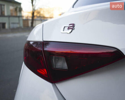 Белый Альфа Ромео Джулия, объемом двигателя 2 л и пробегом 28 тыс. км за 25000 $, фото 38 на Automoto.ua