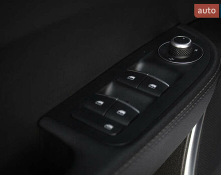 Белый Альфа Ромео Джулия, объемом двигателя 2 л и пробегом 28 тыс. км за 25000 $, фото 32 на Automoto.ua