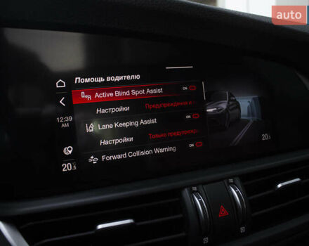 Белый Альфа Ромео Джулия, объемом двигателя 2 л и пробегом 28 тыс. км за 25000 $, фото 17 на Automoto.ua