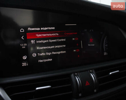 Белый Альфа Ромео Джулия, объемом двигателя 2 л и пробегом 28 тыс. км за 25000 $, фото 18 на Automoto.ua