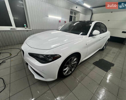 Белый Альфа Ромео Джулия, объемом двигателя 2 л и пробегом 35 тыс. км за 30000 $, фото 7 на Automoto.ua