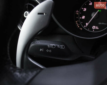 Белый Альфа Ромео Джулия, объемом двигателя 2 л и пробегом 28 тыс. км за 25000 $, фото 27 на Automoto.ua