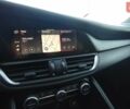 Белый Альфа Ромео Джулия, объемом двигателя 2 л и пробегом 23 тыс. км за 26500 $, фото 132 на Automoto.ua
