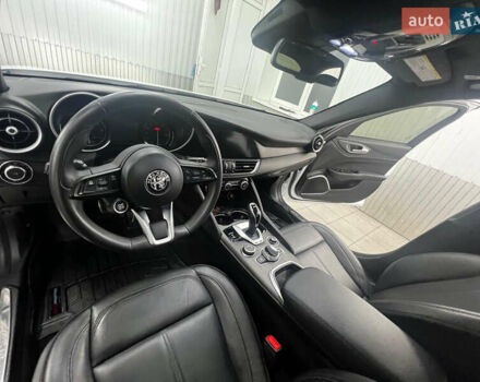 Белый Альфа Ромео Джулия, объемом двигателя 2 л и пробегом 35 тыс. км за 30000 $, фото 19 на Automoto.ua