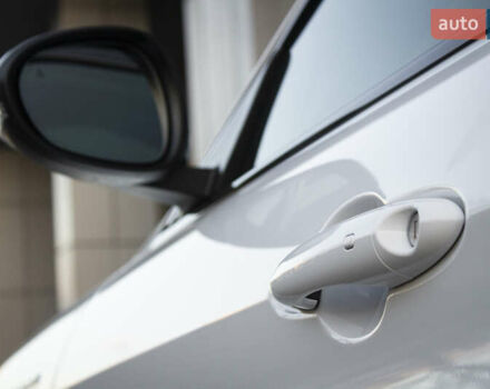 Белый Альфа Ромео Джулия, объемом двигателя 2 л и пробегом 28 тыс. км за 25000 $, фото 41 на Automoto.ua