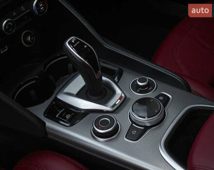 Белый Альфа Ромео Джулия, объемом двигателя 2 л и пробегом 28 тыс. км за 25000 $, фото 21 на Automoto.ua