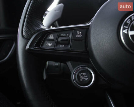 Белый Альфа Ромео Джулия, объемом двигателя 2 л и пробегом 28 тыс. км за 25000 $, фото 26 на Automoto.ua