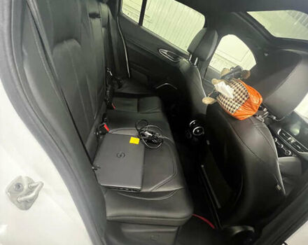 Белый Альфа Ромео Джулия, объемом двигателя 2 л и пробегом 35 тыс. км за 30000 $, фото 15 на Automoto.ua