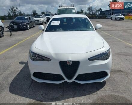 Білий Альфа Ромео Джулія, об'ємом двигуна 2 л та пробігом 38 тис. км за 15200 $, фото 10 на Automoto.ua