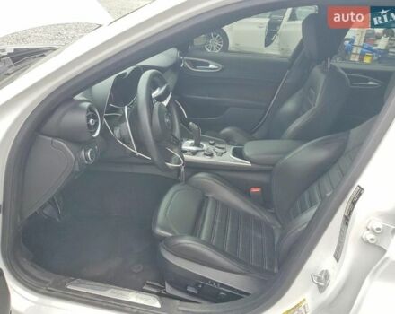 Білий Альфа Ромео Джулія, об'ємом двигуна 2 л та пробігом 56 тис. км за 7000 $, фото 6 на Automoto.ua