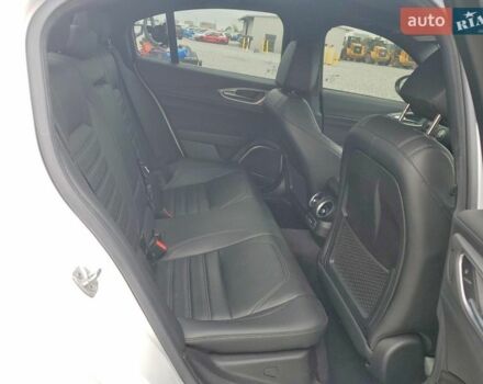 Білий Альфа Ромео Джулія, об'ємом двигуна 2 л та пробігом 56 тис. км за 7000 $, фото 9 на Automoto.ua