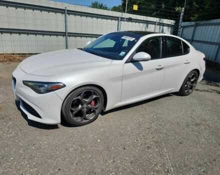 Белый Альфа Ромео Джулия, объемом двигателя 2 л и пробегом 95 тыс. км за 3800 $, фото 1 на Automoto.ua