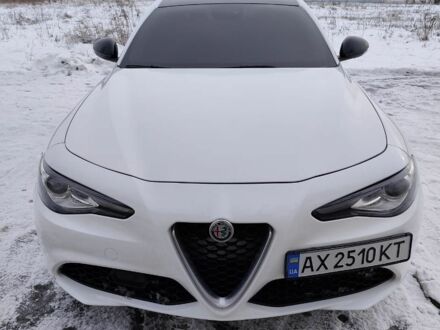 Белый Альфа Ромео Джулия, объемом двигателя 2 л и пробегом 88 тыс. км за 16000 $, фото 1 на Automoto.ua