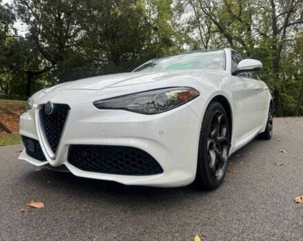 Белый Альфа Ромео Джулия, объемом двигателя 2 л и пробегом 56 тыс. км за 5400 $, фото 1 на Automoto.ua