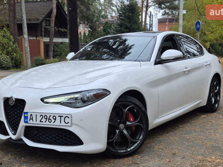 Белый Альфа Ромео Джулия, объемом двигателя 2 л и пробегом 74 тыс. км за 19400 $, фото 1 на Automoto.ua