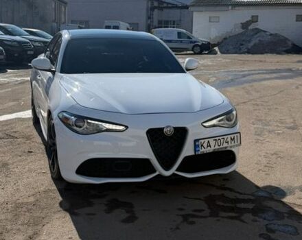 Белый Альфа Ромео Джулия, объемом двигателя 2 л и пробегом 137 тыс. км за 19500 $, фото 1 на Automoto.ua