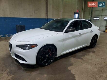 Білий Альфа Ромео Джулія, об'ємом двигуна 2 л та пробігом 77 тис. км за 4500 $, фото 1 на Automoto.ua