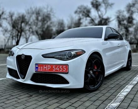 Белый Альфа Ромео Джулия, объемом двигателя 2 л и пробегом 109 тыс. км за 19999 $, фото 1 на Automoto.ua