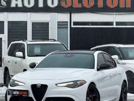 Белый Альфа Ромео Джулия, объемом двигателя 2 л и пробегом 37 тыс. км за 26500 $, фото 1 на Automoto.ua