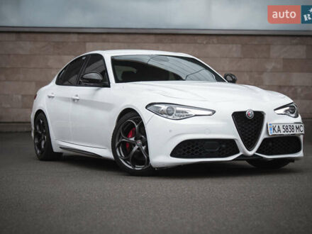 Белый Альфа Ромео Джулия, объемом двигателя 2 л и пробегом 21 тыс. км за 25500 $, фото 1 на Automoto.ua