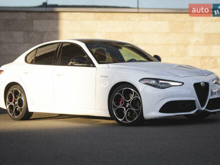 Белый Альфа Ромео Джулия, объемом двигателя 2 л и пробегом 28 тыс. км за 25000 $, фото 1 на Automoto.ua