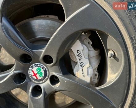 Черный Альфа Ромео Джулия, объемом двигателя 2 л и пробегом 195 тыс. км за 14000 $, фото 14 на Automoto.ua