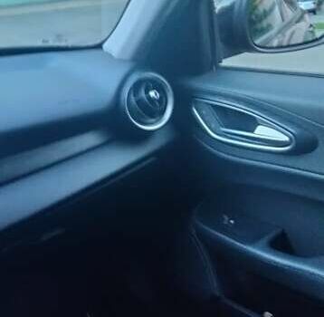 Чорний Альфа Ромео Джулія, об'ємом двигуна 2 л та пробігом 135 тис. км за 22000 $, фото 11 на Automoto.ua