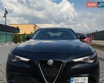 Черный Альфа Ромео Джулия, объемом двигателя 2 л и пробегом 195 тыс. км за 14000 $, фото 1 на Automoto.ua
