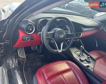Черный Альфа Ромео Джулия, объемом двигателя 2 л и пробегом 105 тыс. км за 11500 $, фото 9 на Automoto.ua