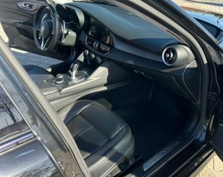 Чорний Альфа Ромео Джулія, об'ємом двигуна 2 л та пробігом 157 тис. км за 19500 $, фото 15 на Automoto.ua