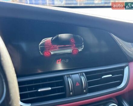 Чорний Альфа Ромео Джулія, об'ємом двигуна 2.9 л та пробігом 63 тис. км за 38500 $, фото 44 на Automoto.ua