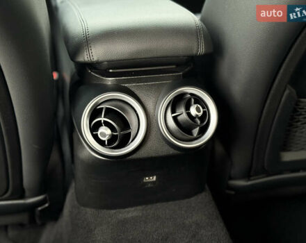 Черный Альфа Ромео Джулия, объемом двигателя 2 л и пробегом 58 тыс. км за 19999 $, фото 13 на Automoto.ua