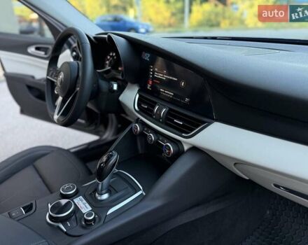 Альфа Ромео Джулія 2017 у Дніпро (Дніпропетровську) на Automoto.ua Чорний Альфа Ромео Джулія, об'ємом двигуна 2 л та пробігом 73 тис. км за 16900 $, фото 32 на Automoto.ua