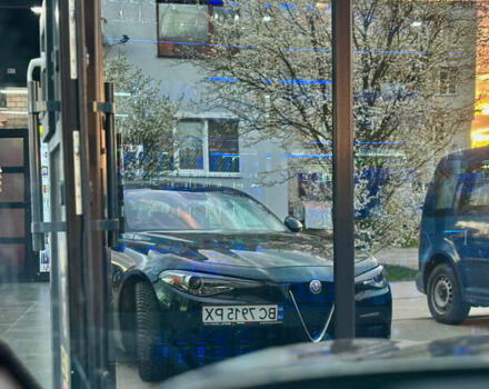 Черный Альфа Ромео Джулия, объемом двигателя 2 л и пробегом 78 тыс. км за 17800 $, фото 7 на Automoto.ua