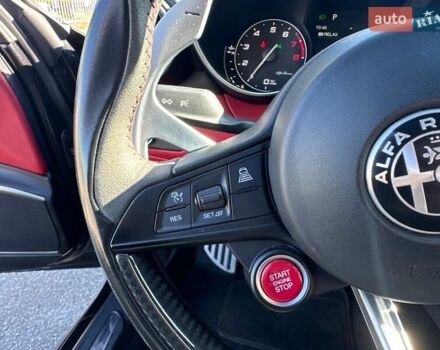 Чорний Альфа Ромео Джулія, об'ємом двигуна 2.9 л та пробігом 63 тис. км за 38500 $, фото 34 на Automoto.ua