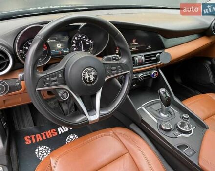 Чорний Альфа Ромео Джулія, об'ємом двигуна 2 л та пробігом 195 тис. км за 16600 $, фото 13 на Automoto.ua