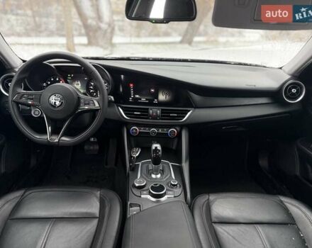 Чорний Альфа Ромео Джулія, об'ємом двигуна 2 л та пробігом 62 тис. км за 20500 $, фото 38 на Automoto.ua