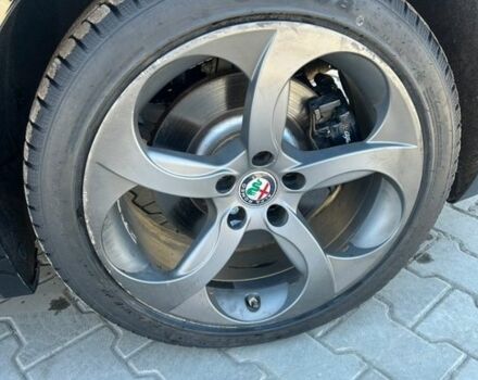 Чорний Альфа Ромео Джулія, об'ємом двигуна 2 л та пробігом 157 тис. км за 19500 $, фото 9 на Automoto.ua