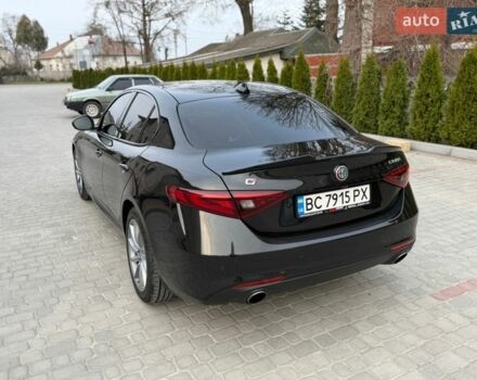 Черный Альфа Ромео Джулия, объемом двигателя 2 л и пробегом 80 тыс. км за 17000 $, фото 9 на Automoto.ua
