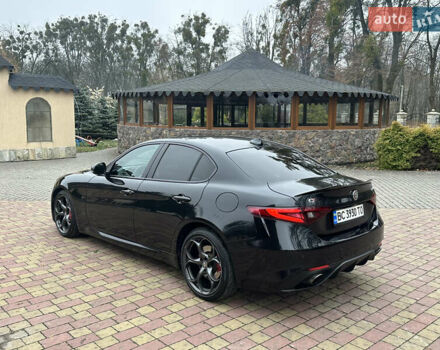 Чорний Альфа Ромео Джулія, об'ємом двигуна 2 л та пробігом 112 тис. км за 18800 $, фото 2 на Automoto.ua